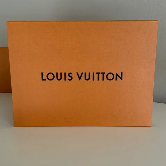 Louis Vuitton Authentic Limited Hina PM in Mahina Crème Shoulder Bag SOLD OUT - Picture 2 of 16